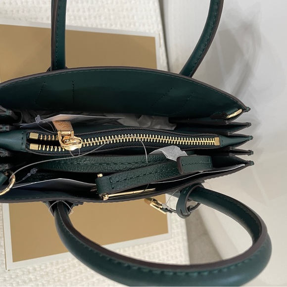 New MICHAEL KORS MERCERDK ATLANTIC
MD ACRDION MESSENGER LEATHER - Picture 10 of 12